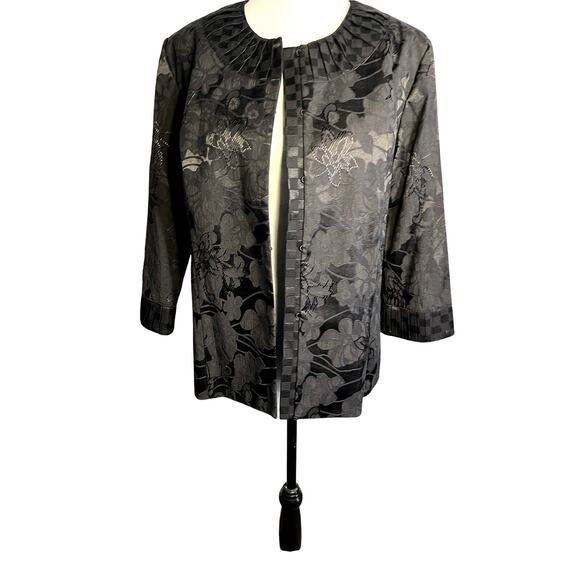 Chico‘s Women's 2 Black Floral Jacquard hook loop close lined 3/4 sleeve Blazer - Picture 2 of 10